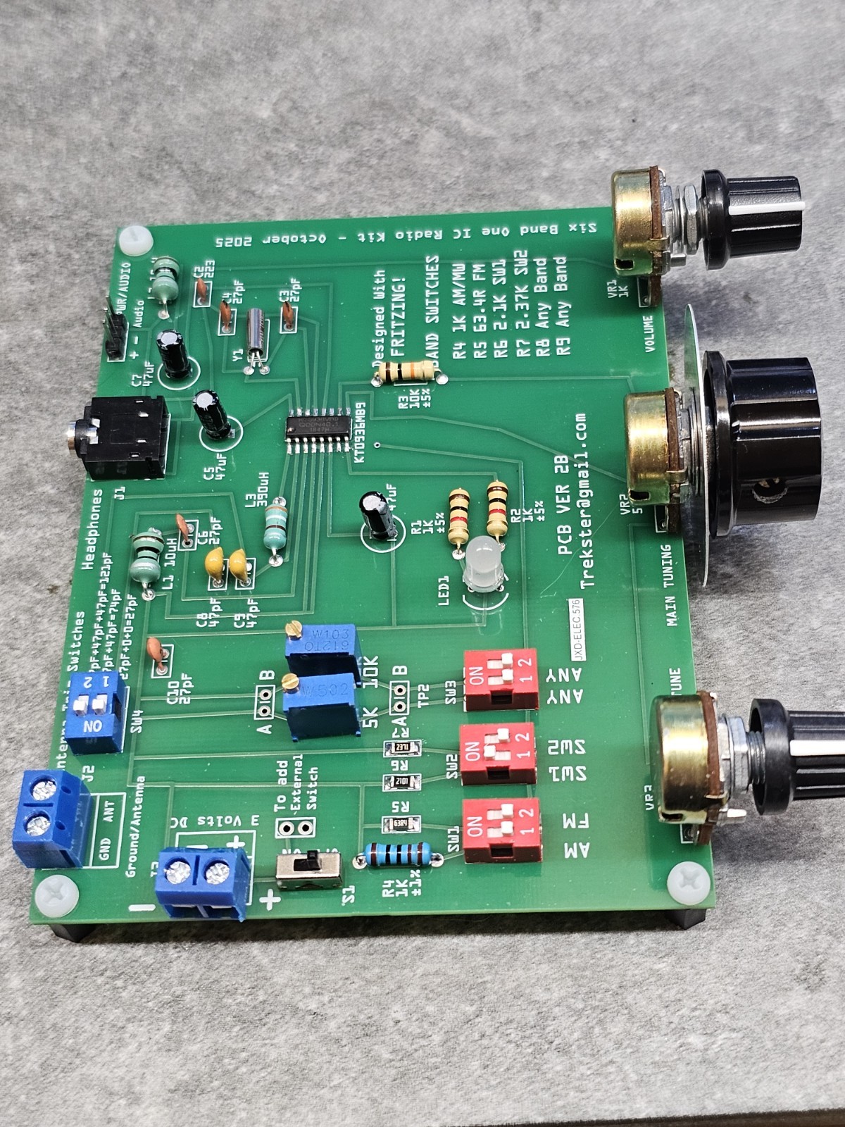 One IC Radio Kit. Receives AM FM SW1 SW2 +2 user choice! It's a Fun DIY Kit !