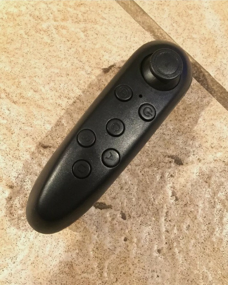 CYNOCULARS VIRTUAL REALITY HEADSET PLUS REMOTE AS SEEN ON TV UNTESTED