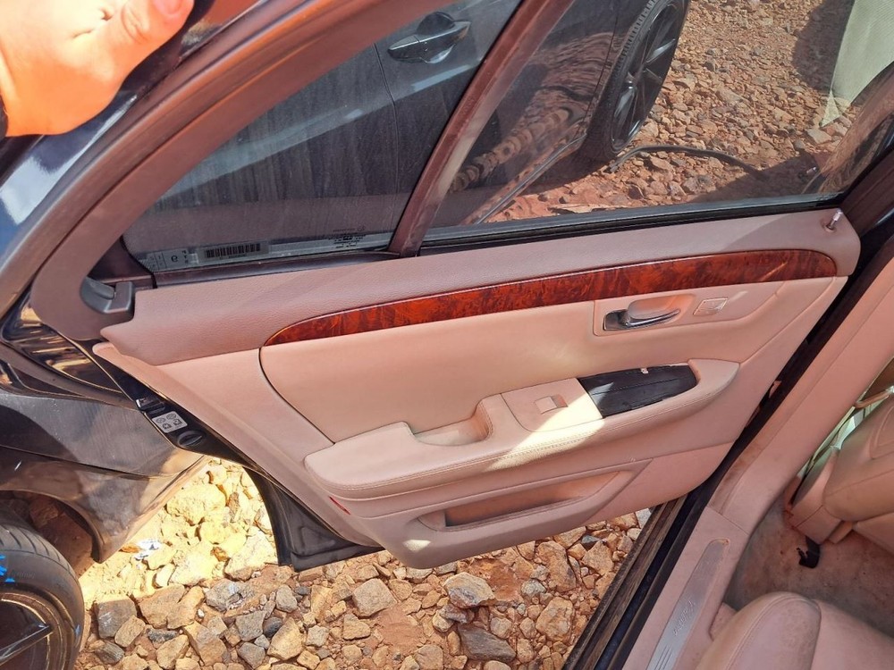 DTS 2006 Glove Box 4813610
