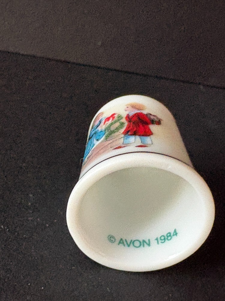 Avon Christmas Thimble 1984