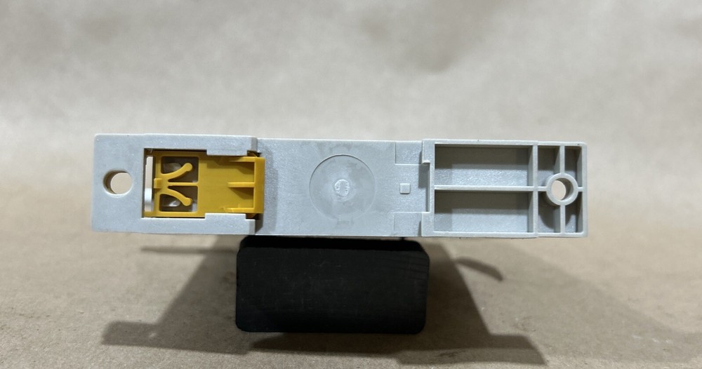 Omron G32A-D40 Terminal Unit For 40A Solid State Relays