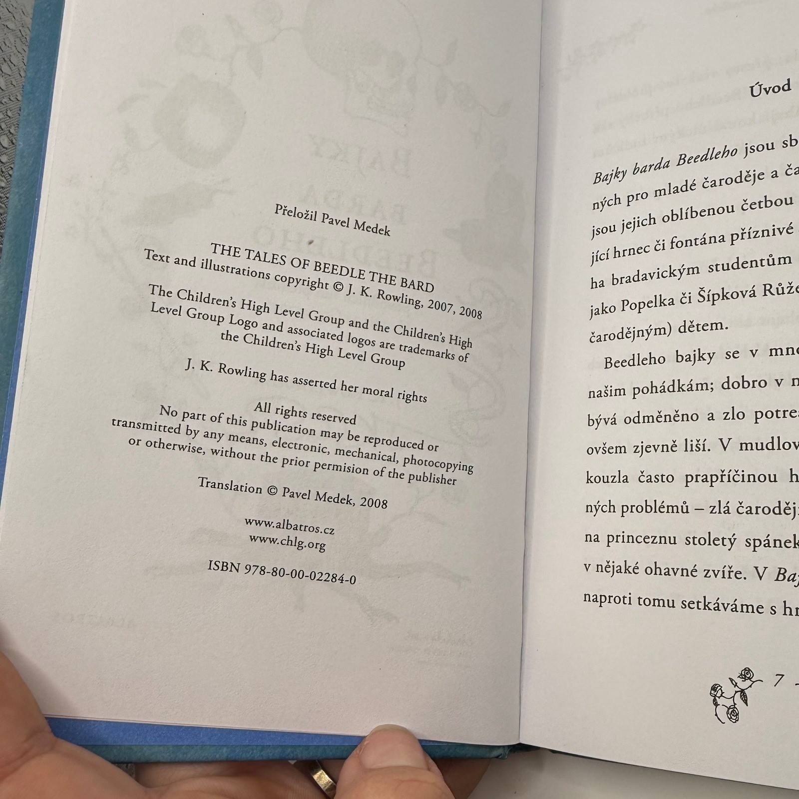 The Tales of Beedle the Bard J K Rowling Hardcover Czech Edition Blue