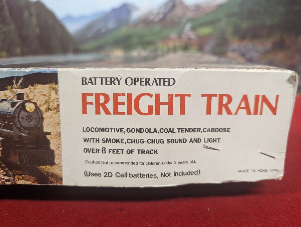 RT O BATTERY OPERATED ATSF FREIGHT TRAIN SET