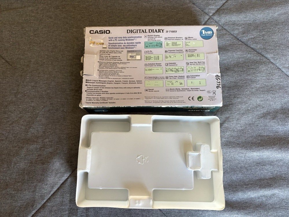 Casio Digital Diary SF-7100SY - 1MB - PC SYNC - W/ Box + Plastic Insert - TESTED