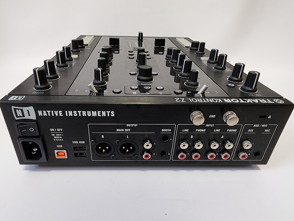 Native Instruments Traktor Kontrol Z2 DJ Mixer
