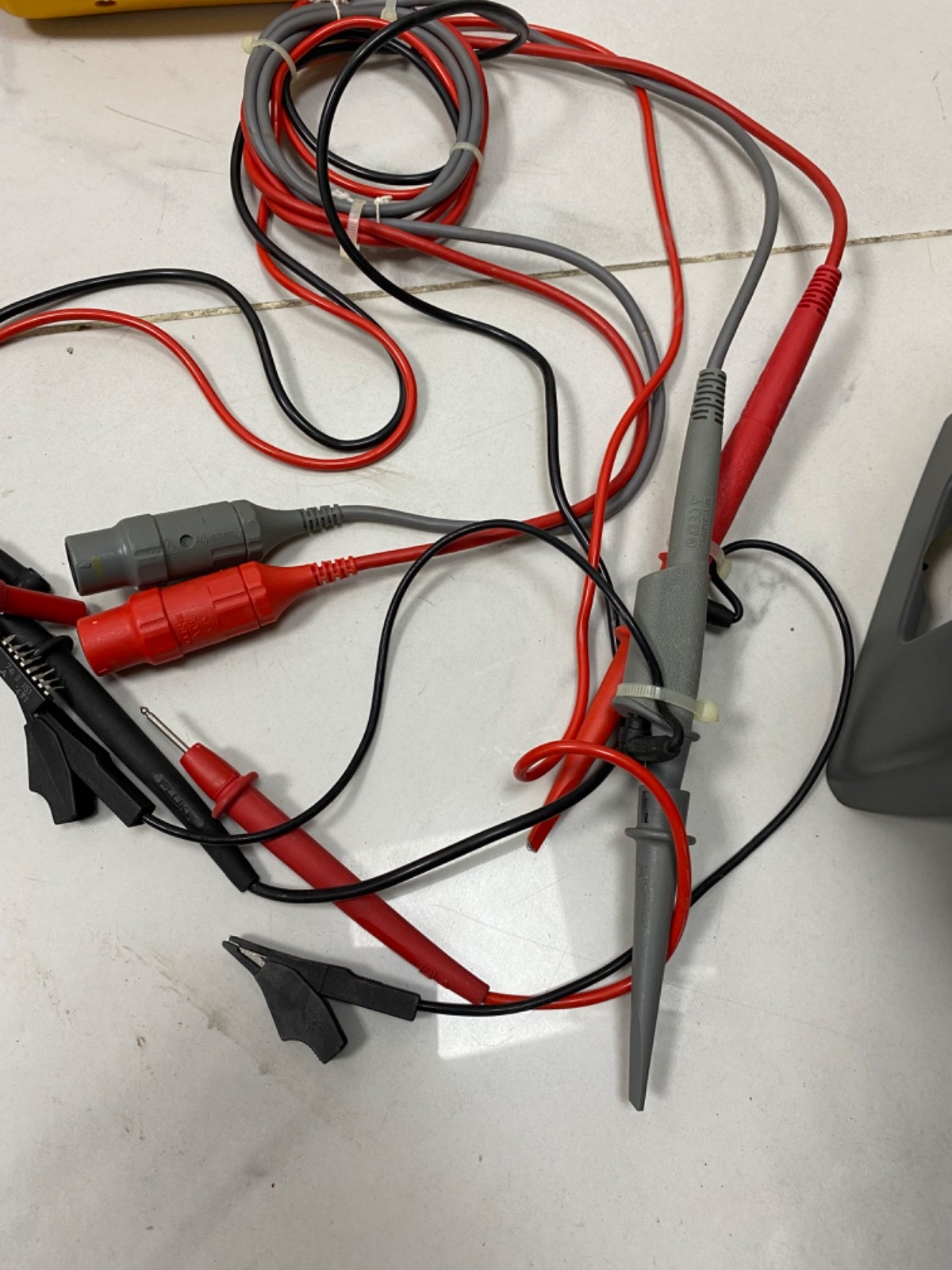 Fluke 196C Digital Oscilloscope ScopeMeter Color Handheld 1GS/s 100mhz