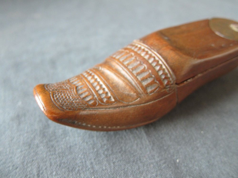 Antique 19th century treen shoe snuffbox with locking system