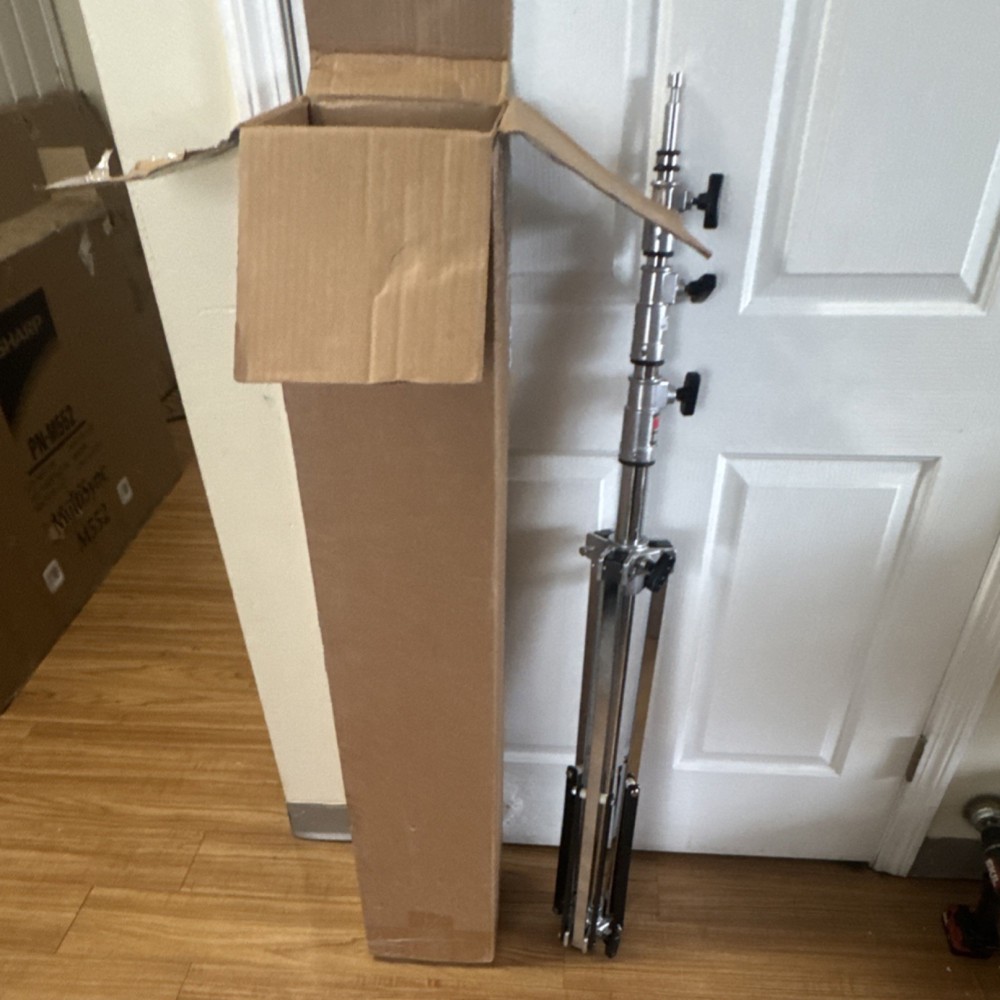 Matthews Baby Digital STD 3X Riser Light Stand 387032