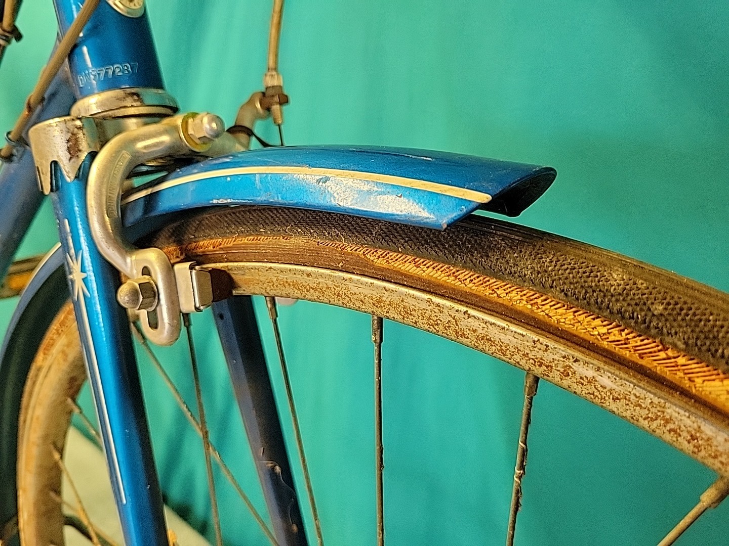 April 1977 Schwinn Suburban Complete Bicycle. Bike Rolls Smooth. Tires Dry Rot