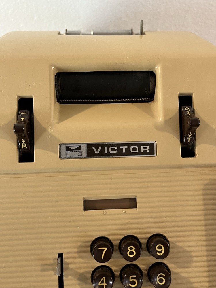 Vintage Victor Comptometer Adding Machine Model 7 82 54