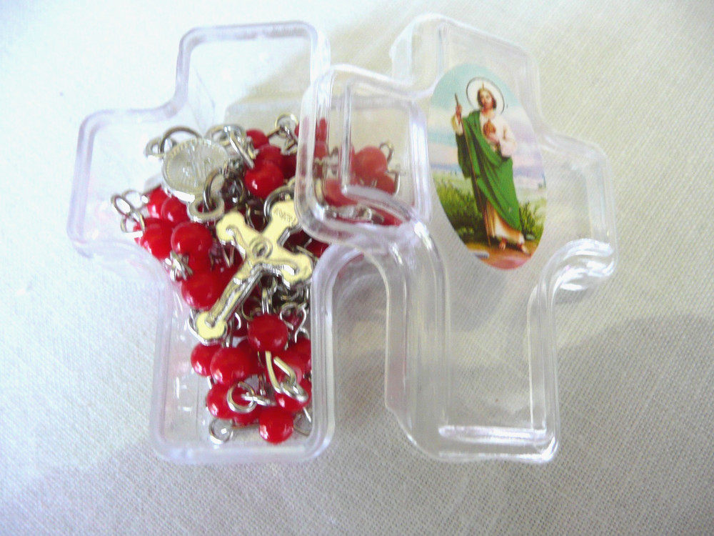 CRUCIFIX  RELIGION SPIRITUAL CHRISTIANITY CROSS RED LOVE BEADS  ROSARY  NECKLACE