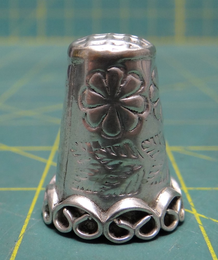 Vintage Hecho en Mexico Silver Decorative Floral Scrollwork Thimble