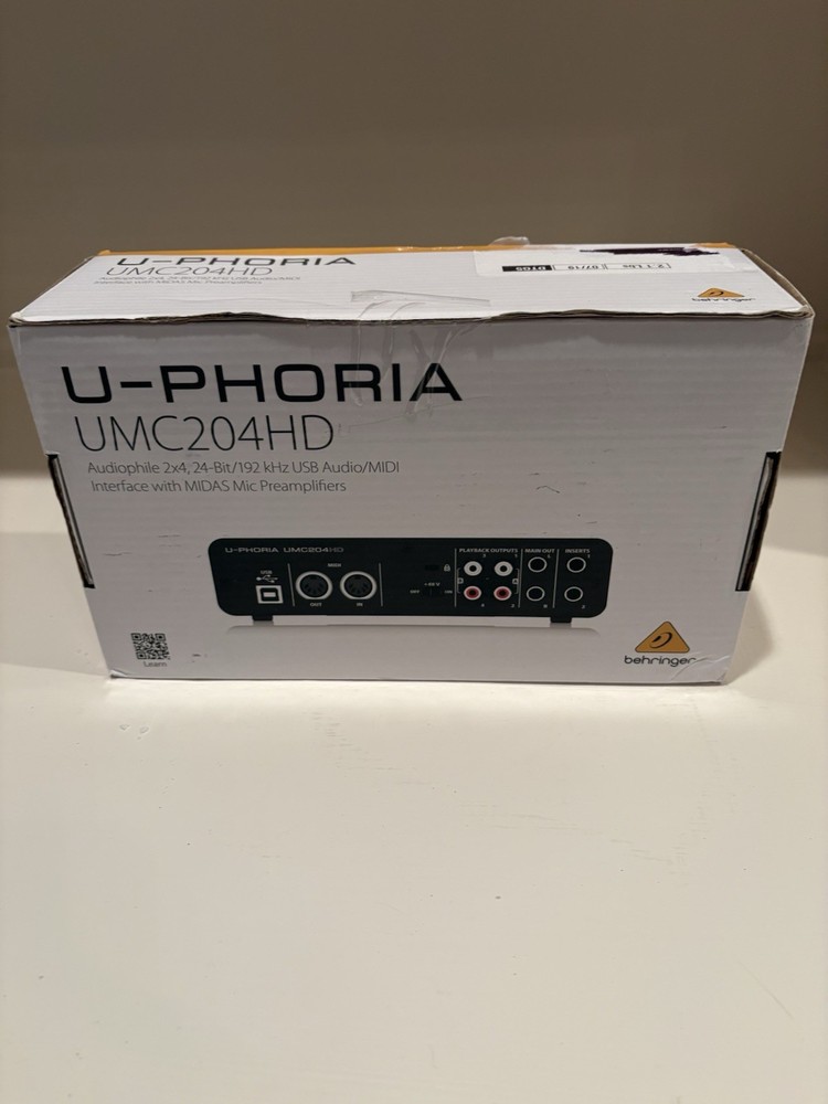 Behringer U-Phoria UMC204HD USB Audio Interface with MIDAS Mic Preamplifier