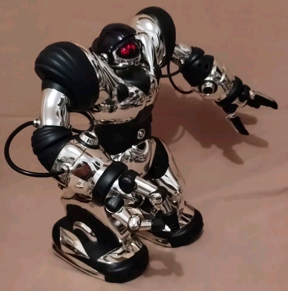 2004 WOWWEE ROBOSAPIEN Chrome Silver Robot w/ Remote Control ~ WORKS GREAT!
