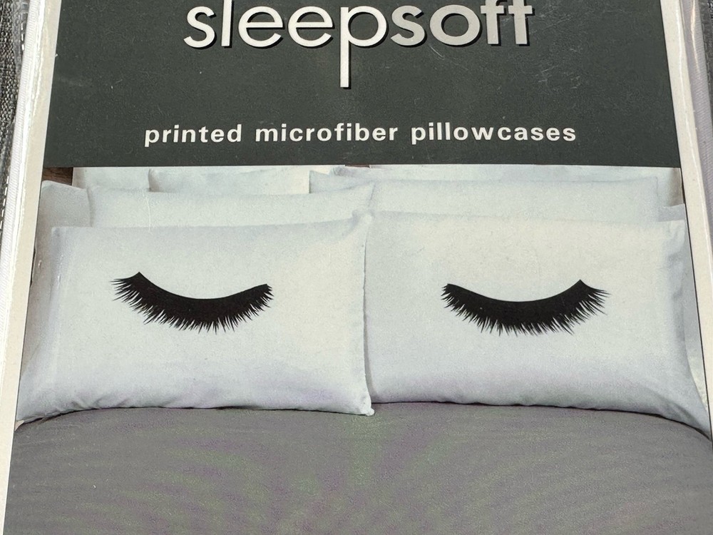 Pillowcase Dorm Room Decor Romantic Eyelashes Microfiber Closed Eyes 2 Pack NEW