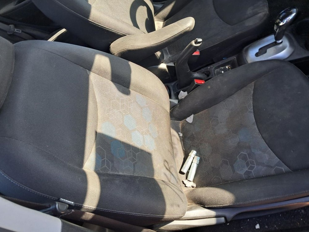 SPARK 2018 Glove Box 4849322
