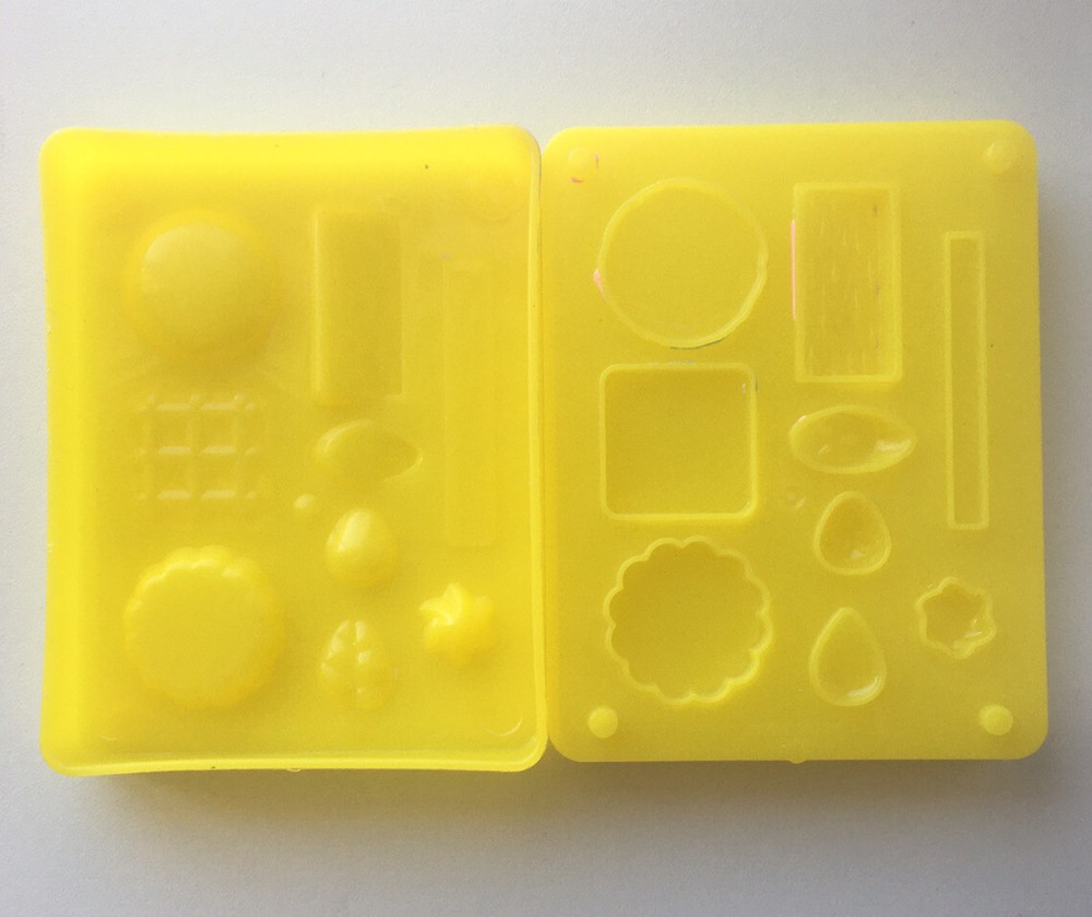 2 piece set Yellow Plastic Bakeable Mold Pastery Shapes