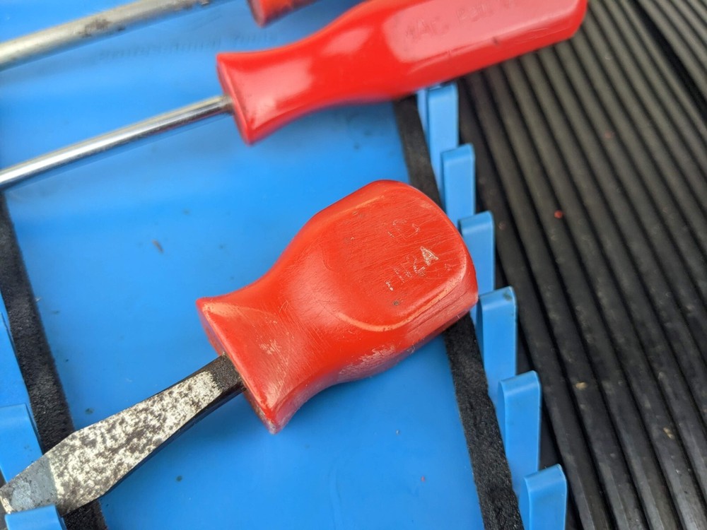 #az419 Vintage Mac Tools Red Hard Handle Mixed Screwdriver Set