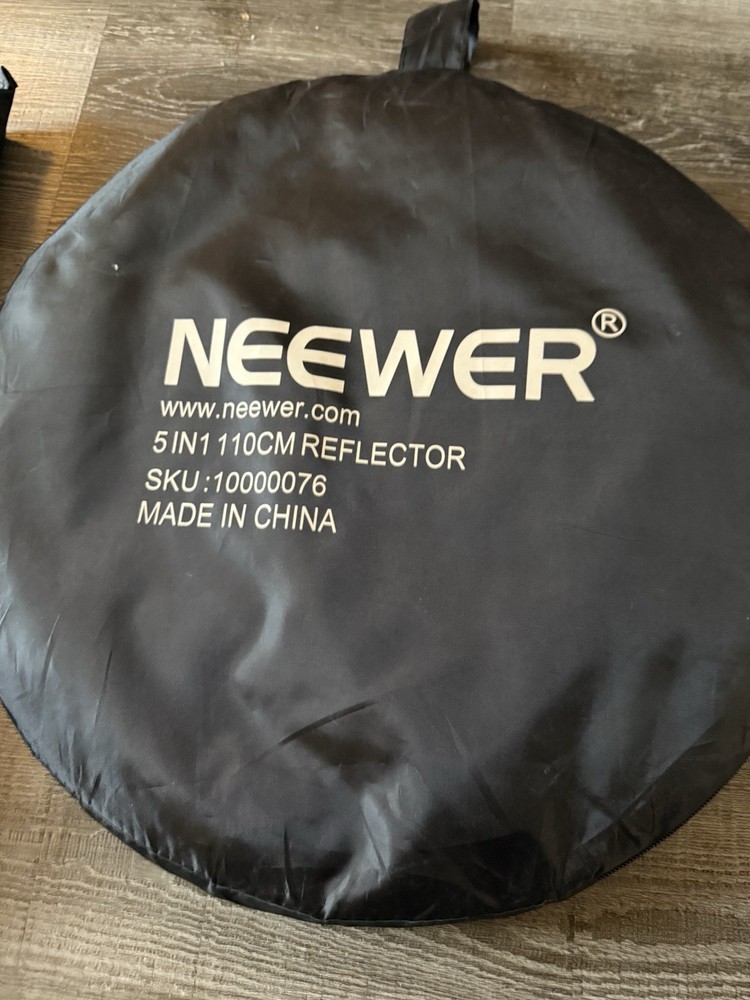 Neewer Bundle-Reflector-Backdrop Stand-110 CM Soft Box