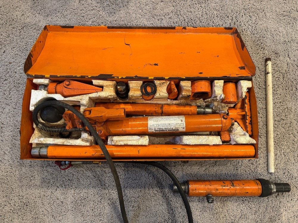 Central Hydraulics 10 Ton Portable Puller Kit