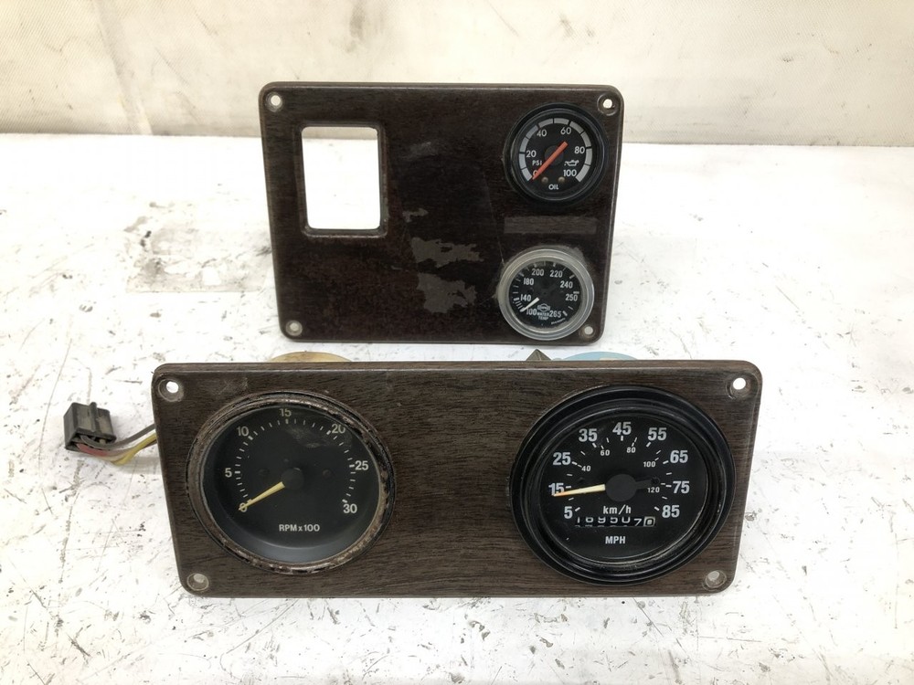 Freightliner FLC112 Speedometer Instrument Cluster - Used