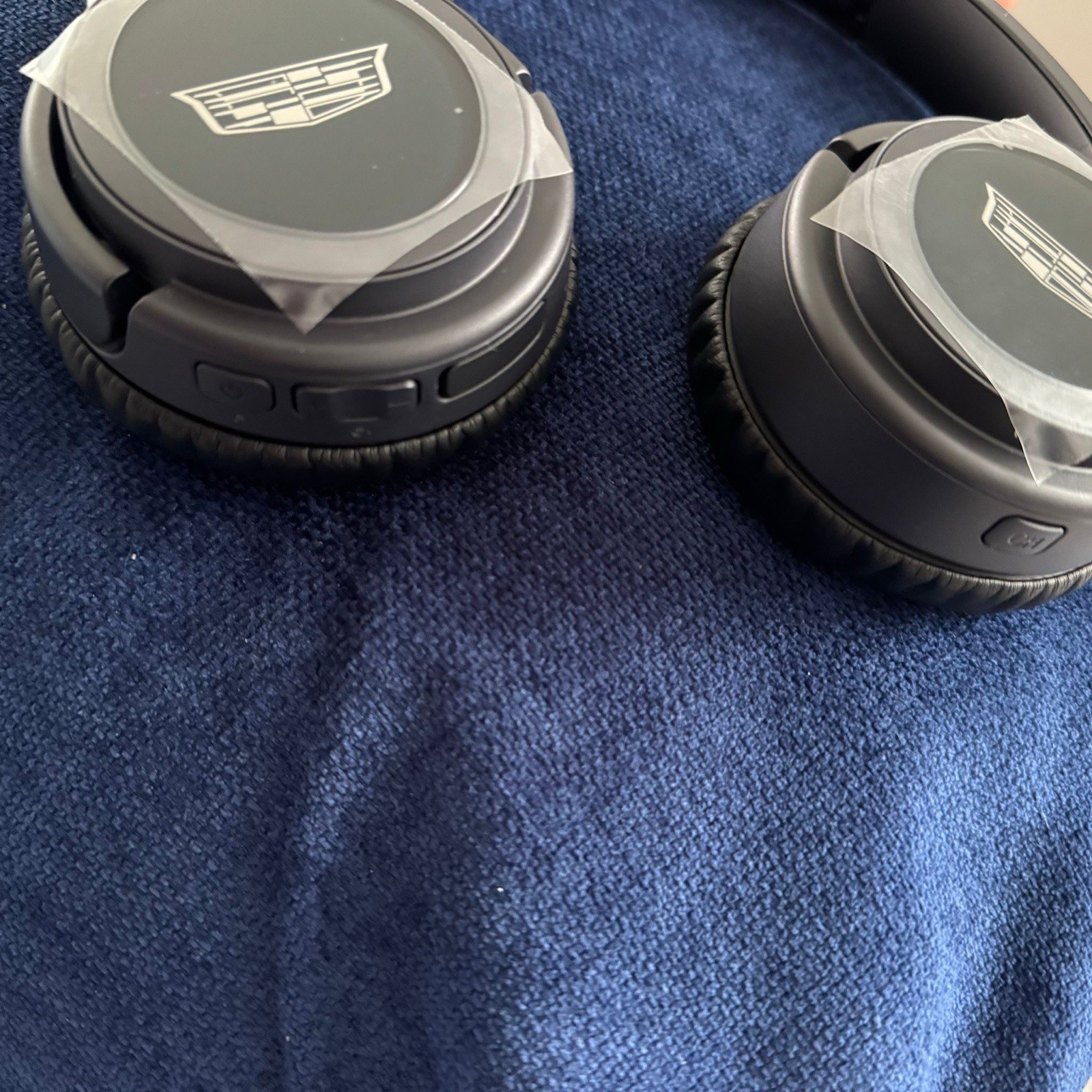 Cadillac Escalade V Wireless bluetooth headphones