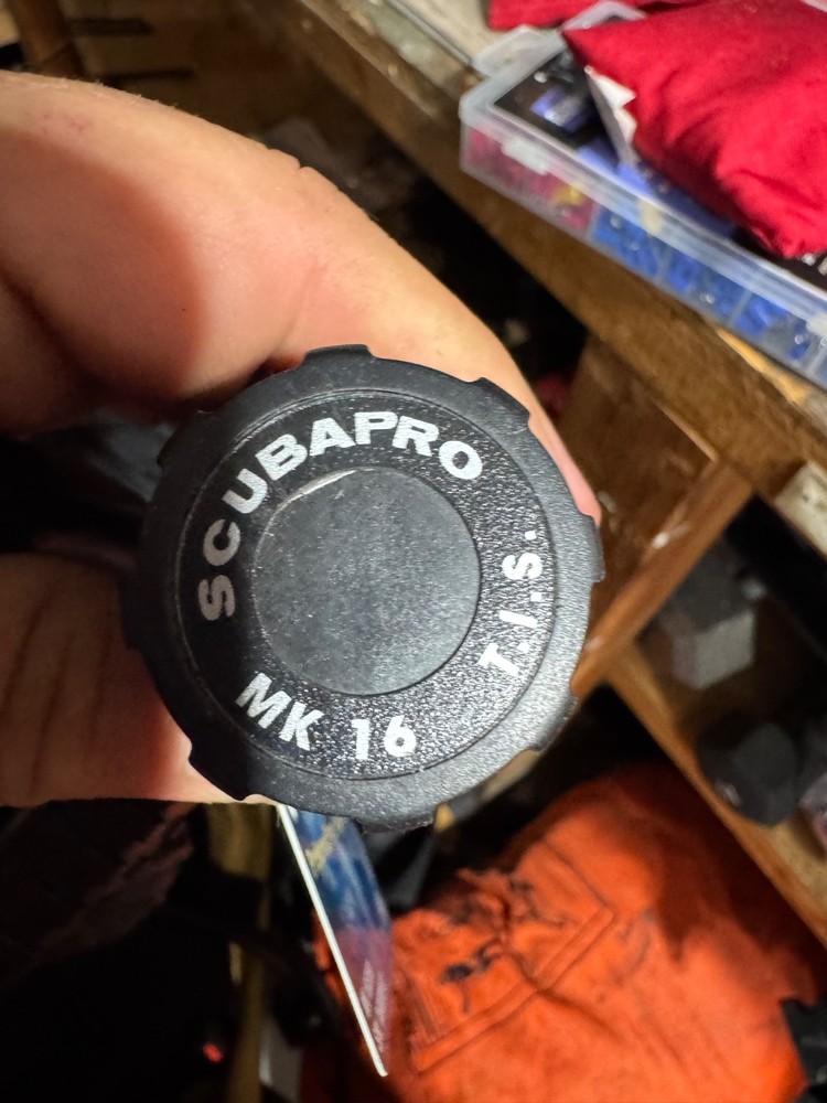 scubapro mk 16 first stage with s550 second stage.