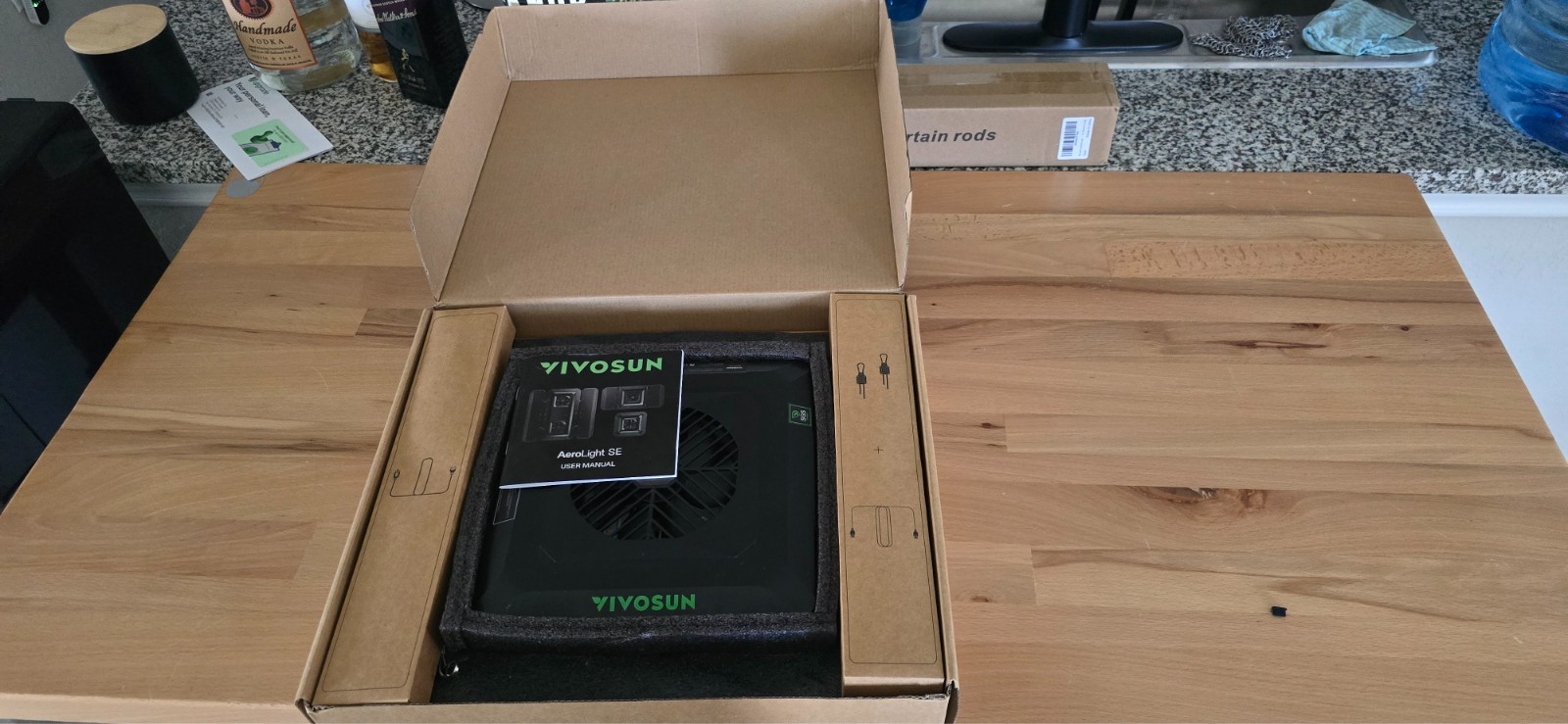 VIVOSUN AeroLight SE 200W LED Grow Light Full Spectrum Fan Cooling