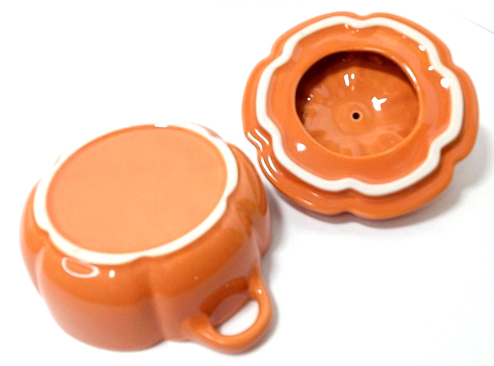 Small Pumpkin Shape Bakeware Lid and Handles