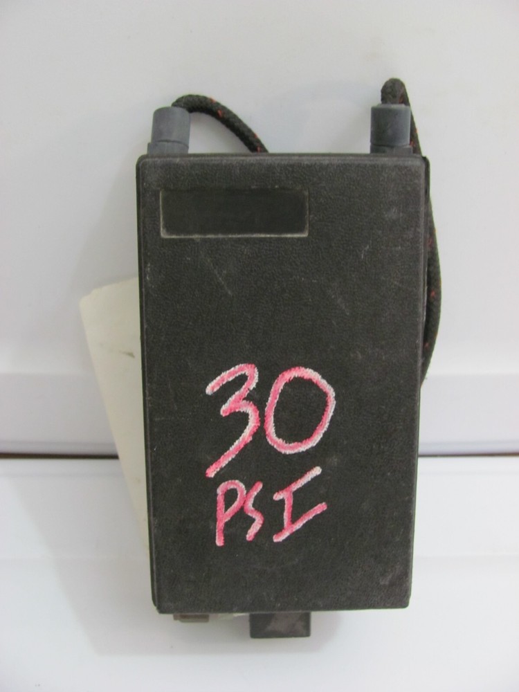 Crystal Engineering 2121-30 PSI-G-HR Digital Pressure Calibrator