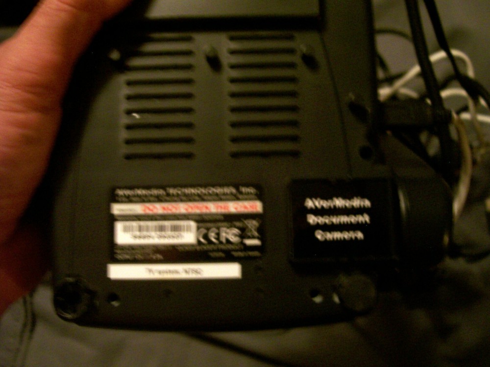 AVERMEDIA 300AF+ DOCUMENT CAMERA, CASE POWER SOURCE AND SOME CABLES NO REMOTE