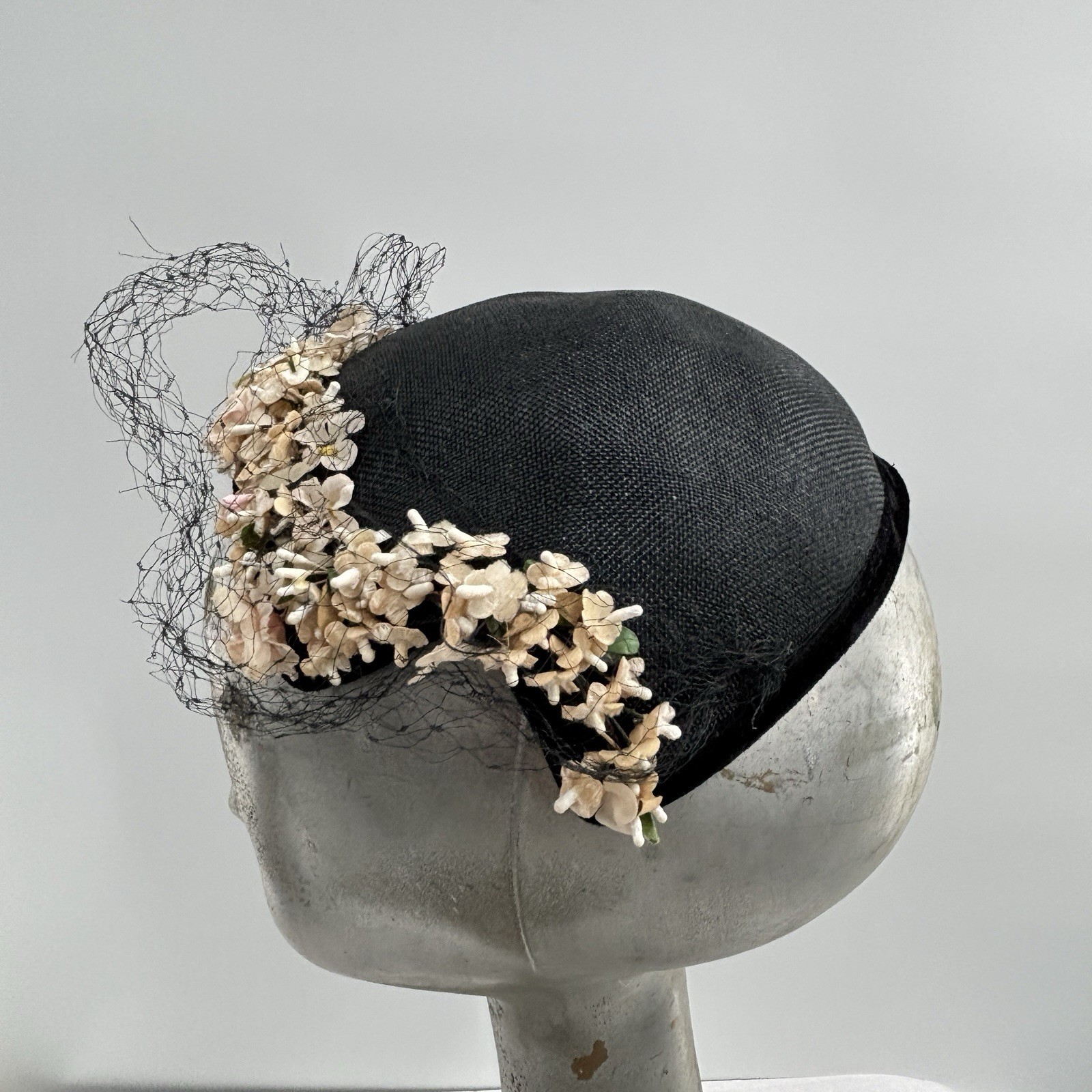 Vtg 60s Black Floral Hat Veil Pillbox Cocktail Garden Party