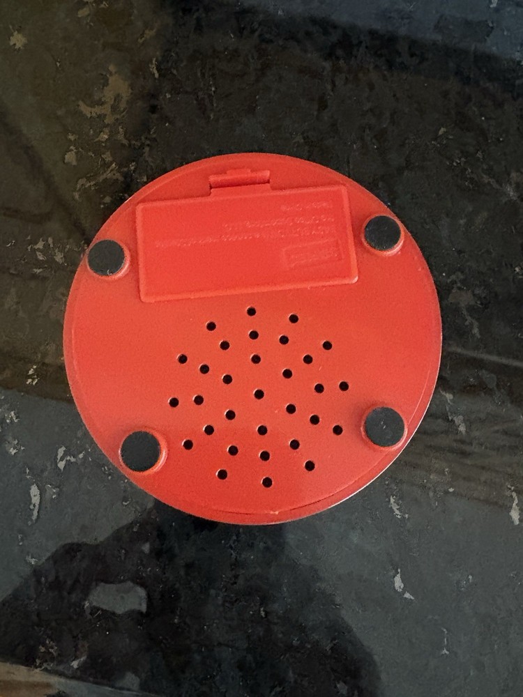 Staples "Easy" button talks and says, "That was easy" includes batteries