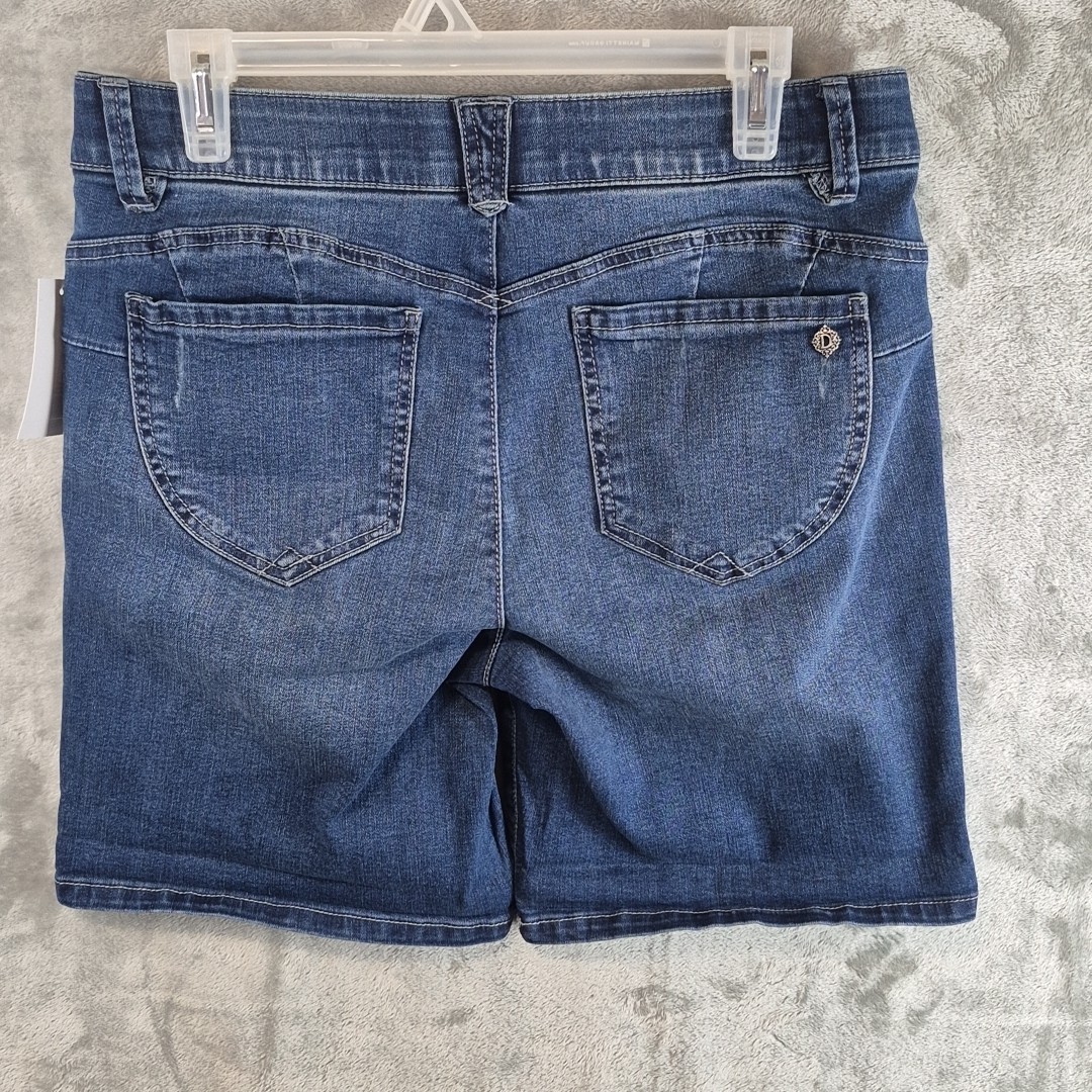 Democracy Shorts Women's Size 10 "Ab"solution Denim Rolled Cuff NWT 7" Inseam