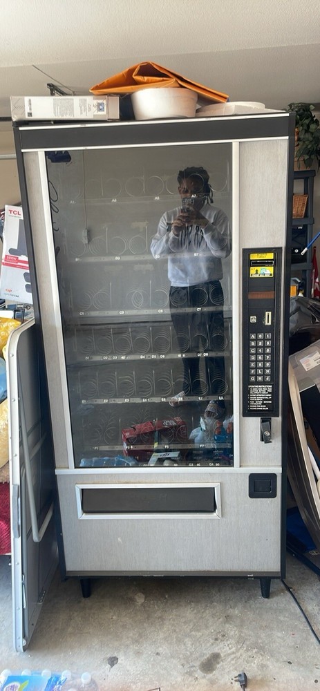 Vending Machine Model 3158