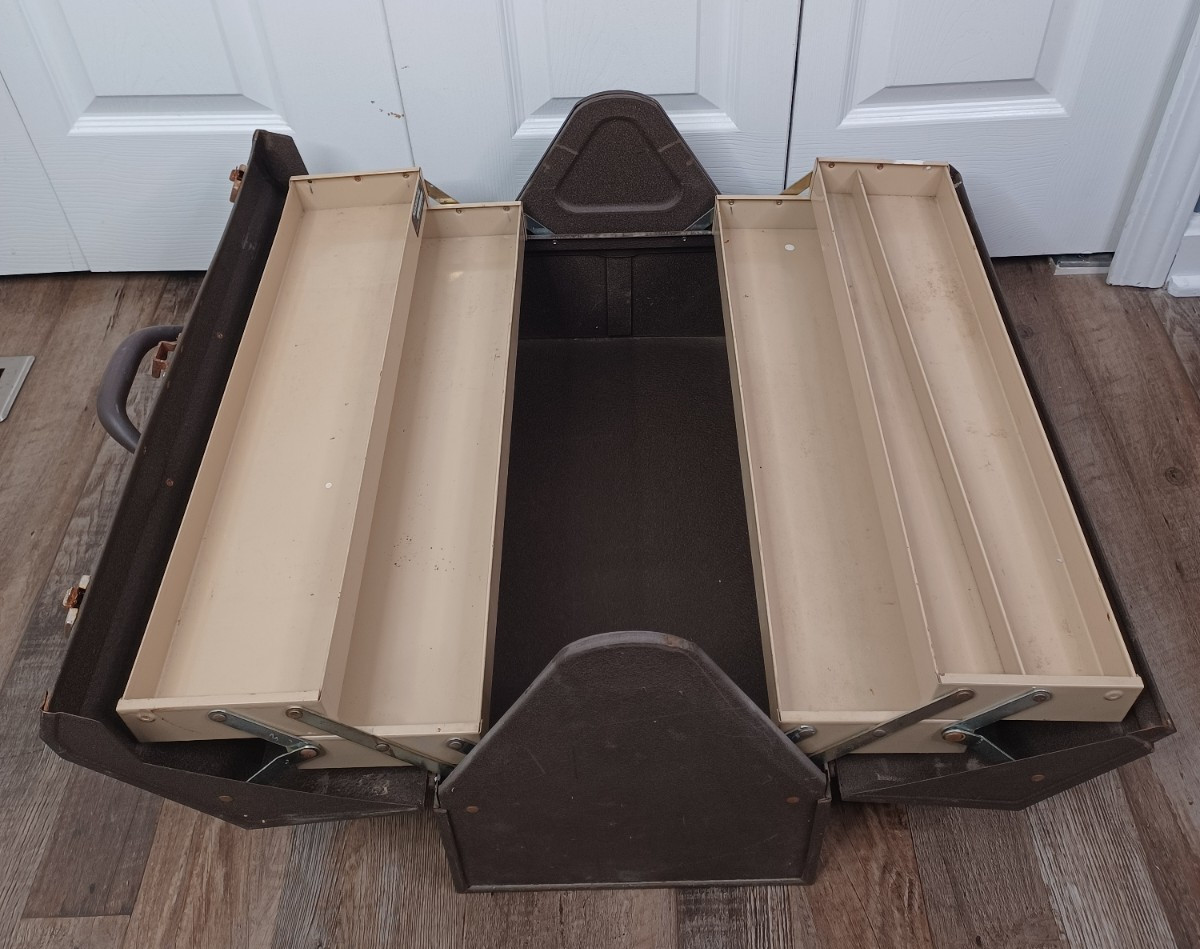 VINTAGE KENNEDY 1022 CANTILEVER MECHANIC TOOL CHEST BOX 22” x 10” x 12-3/4”H