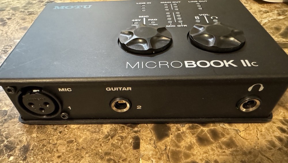 MOTU MicroBook IIc USB 2.0 Digital Audio Interface for Personal Studio Recording