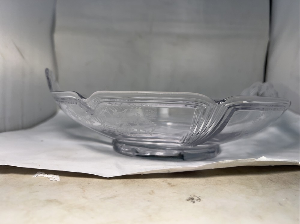 Beautiful 10” Scalloped Clear Glass Serving /Candy Dish