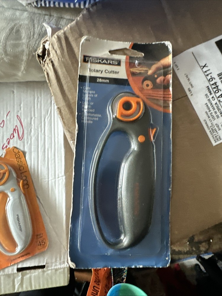 Fiskars 45mm Rotary Cutter & Handle EUC 2003