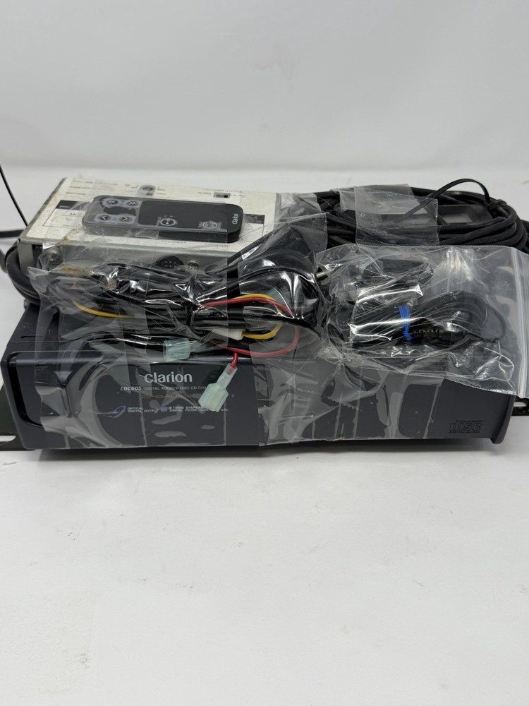 Clarion CDC605 Digital Audio/6  Disc Cd Changer And Extras . Pro Audio UNTESTED