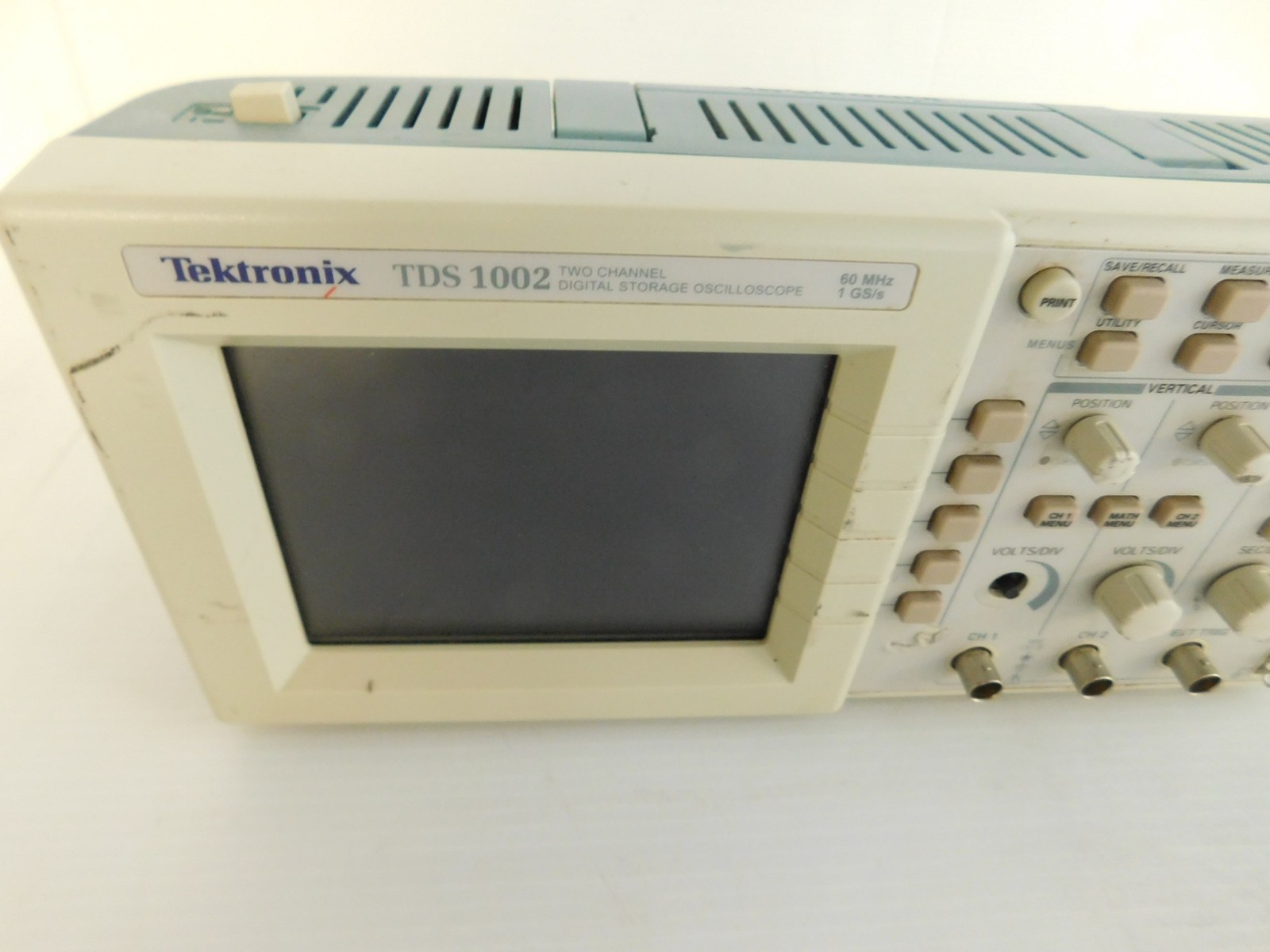 TEKTRONIX TDS 1002 TWO CHANNEL DIGITAL STORAGE OSCILLOSCOPE 60 MHZ (PLS62)