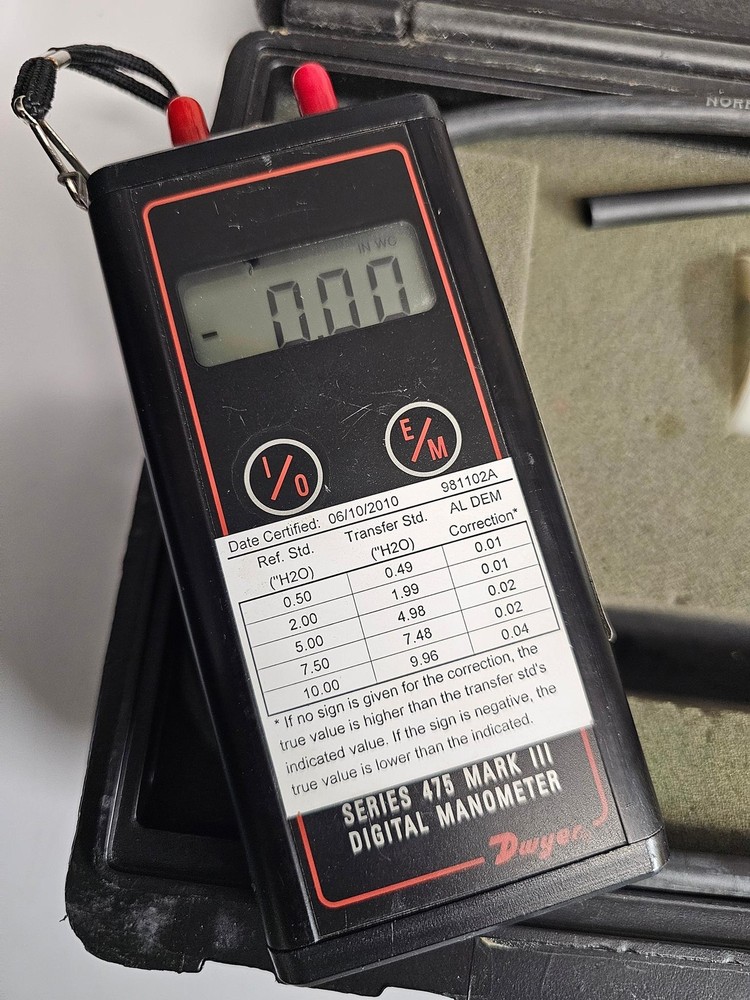 Dwyer Series 475 Mark III Digitial Manometer