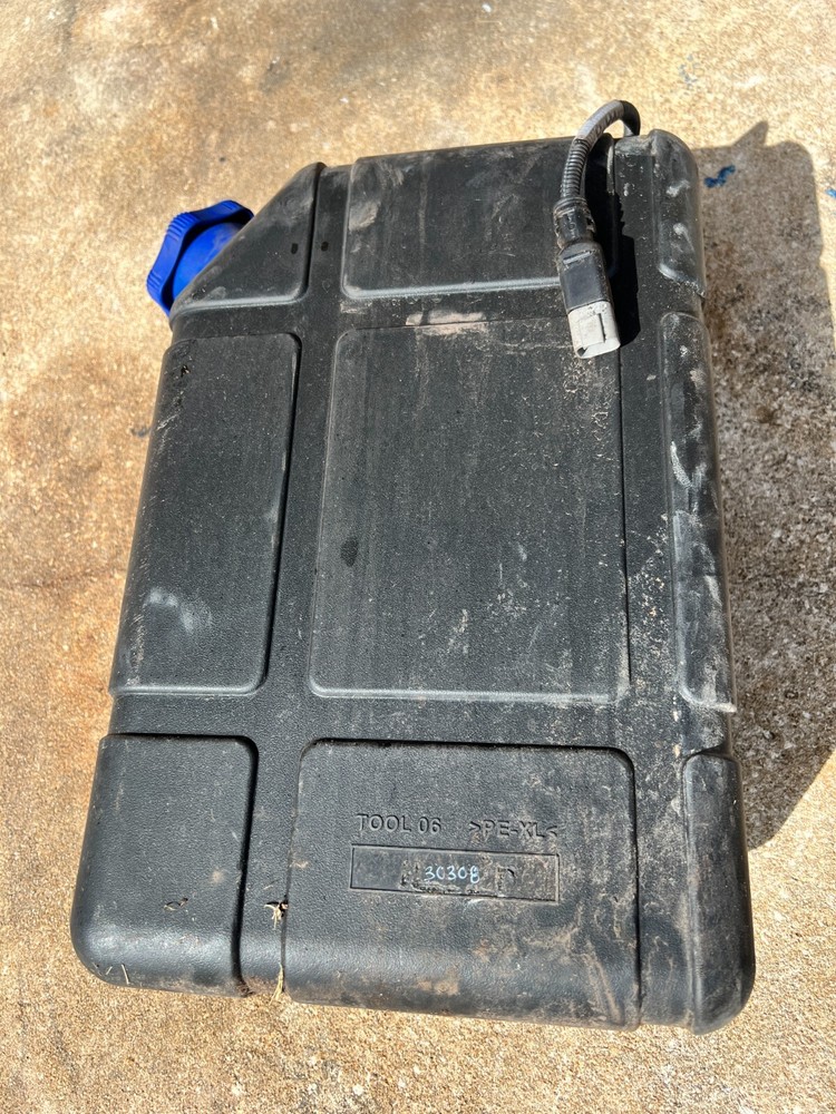 Cummings 4387622 Complete DEF tank with pump
