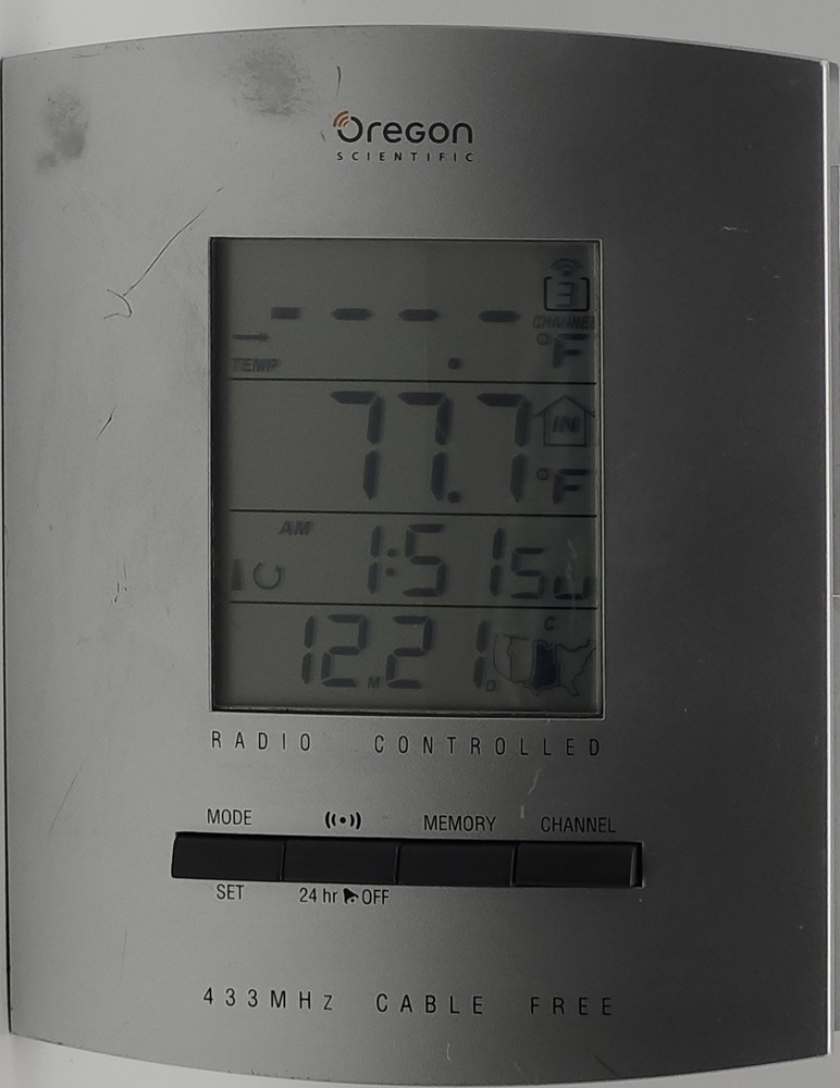 ​Oregon Scientific RMR112A Wireless Thermometer Atomic Clock - Base Unit Only
