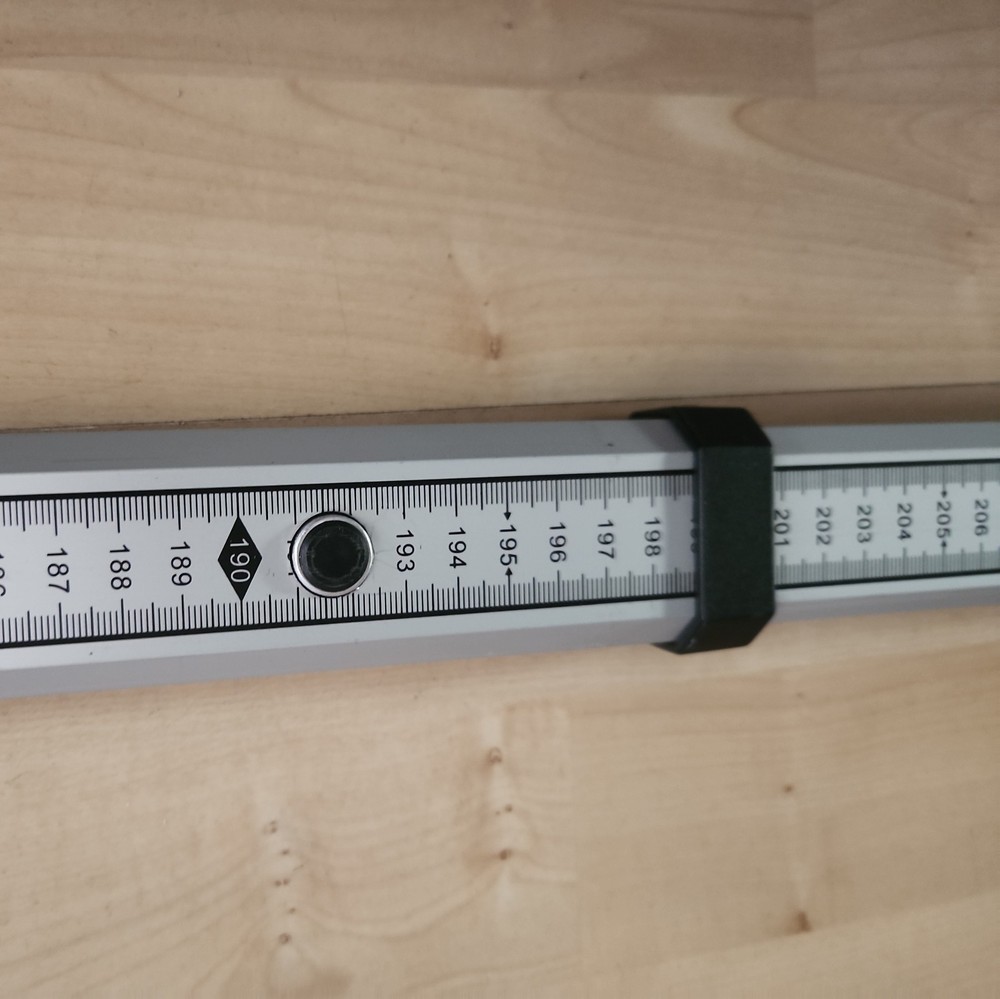 ALUMINIUM TELESCOPIC LEVELING STAFF - adjustable