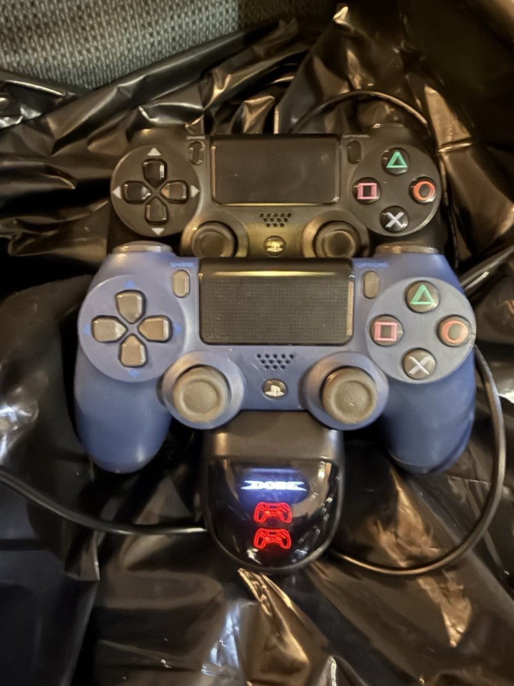 Sony PS4 Controller Dobe Charging Dock with 2 PS4 DualShock Controllers