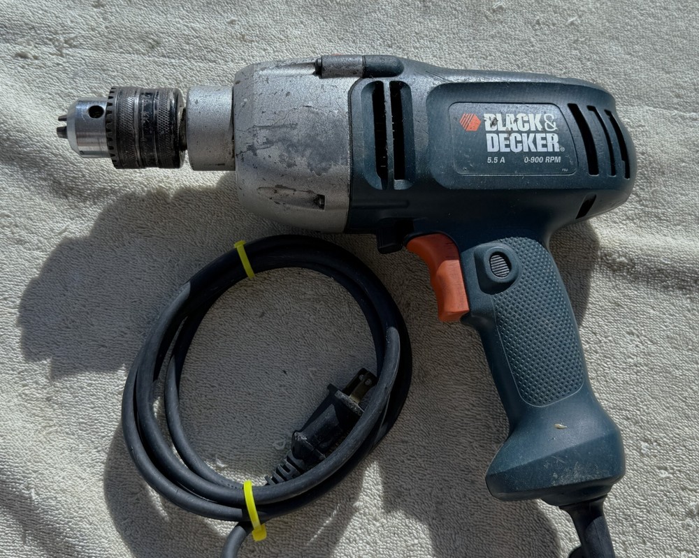 VINTAGE BLACK & DECKER CORDED DRILL MODEL  DR600