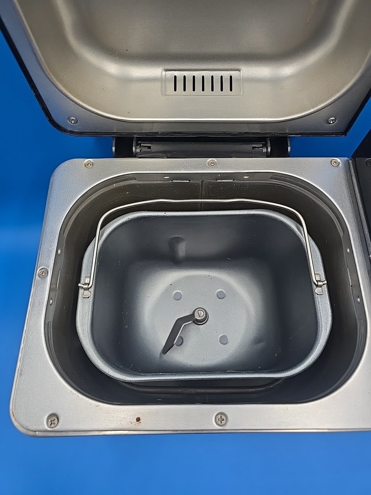 Cuisinart CBK100 Automatic Bread Maker Machine Silver 120VAC 500W