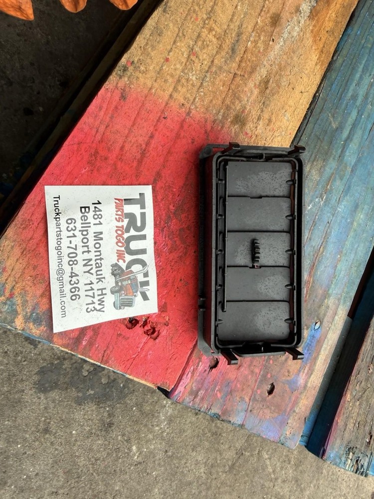 PACCAR HVAC LOUVER VENT U45 1002