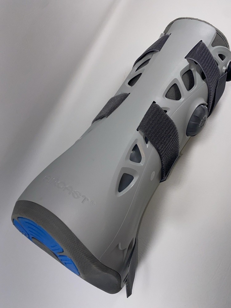 Aircast Softstrike Walking Boot Size Extra Large With Side Pump Inflation